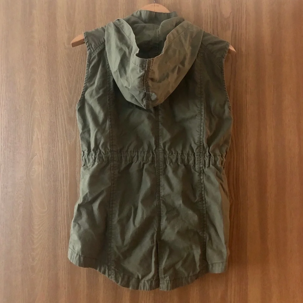 GAP olive green